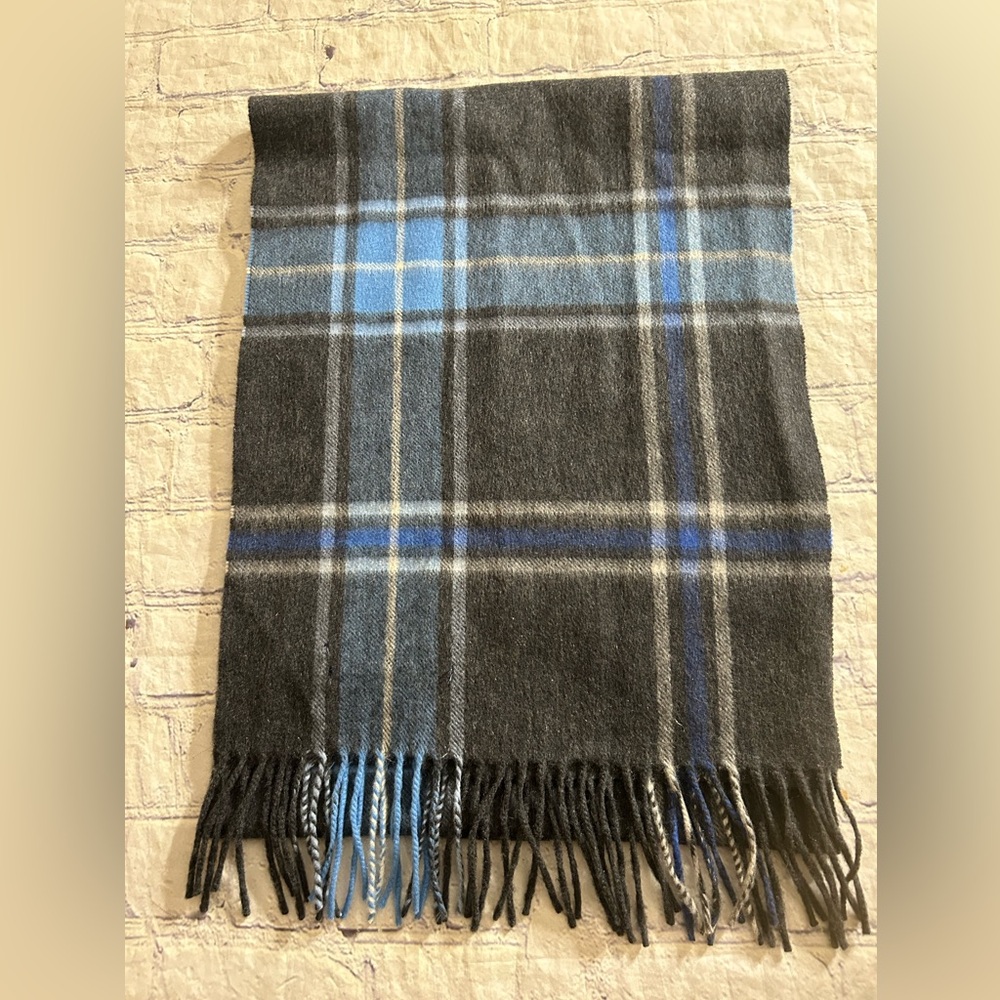 ANDREW STEWART SCOTLAND 100% CASHMERE BLUE/GREY/BEIGE PLAID FRINGE SCARF O/S